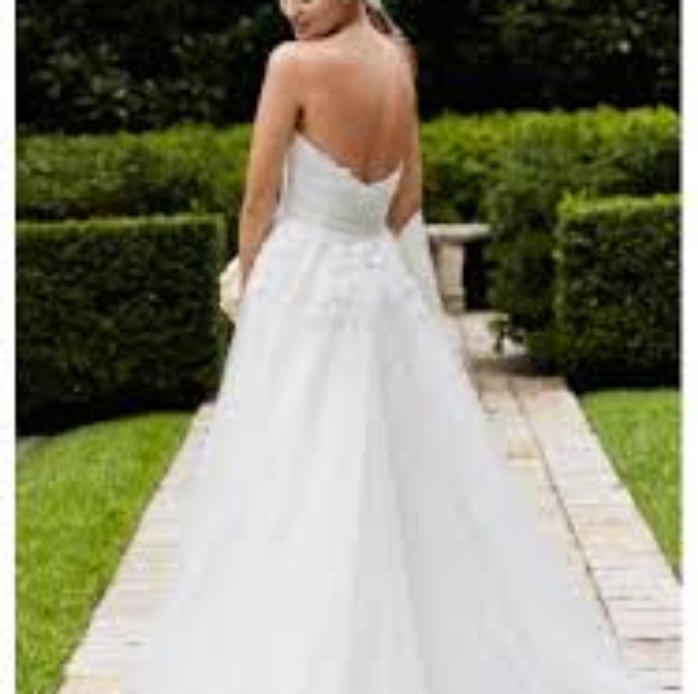 Ivory wedding dress new with tags - Picture 6 of 7